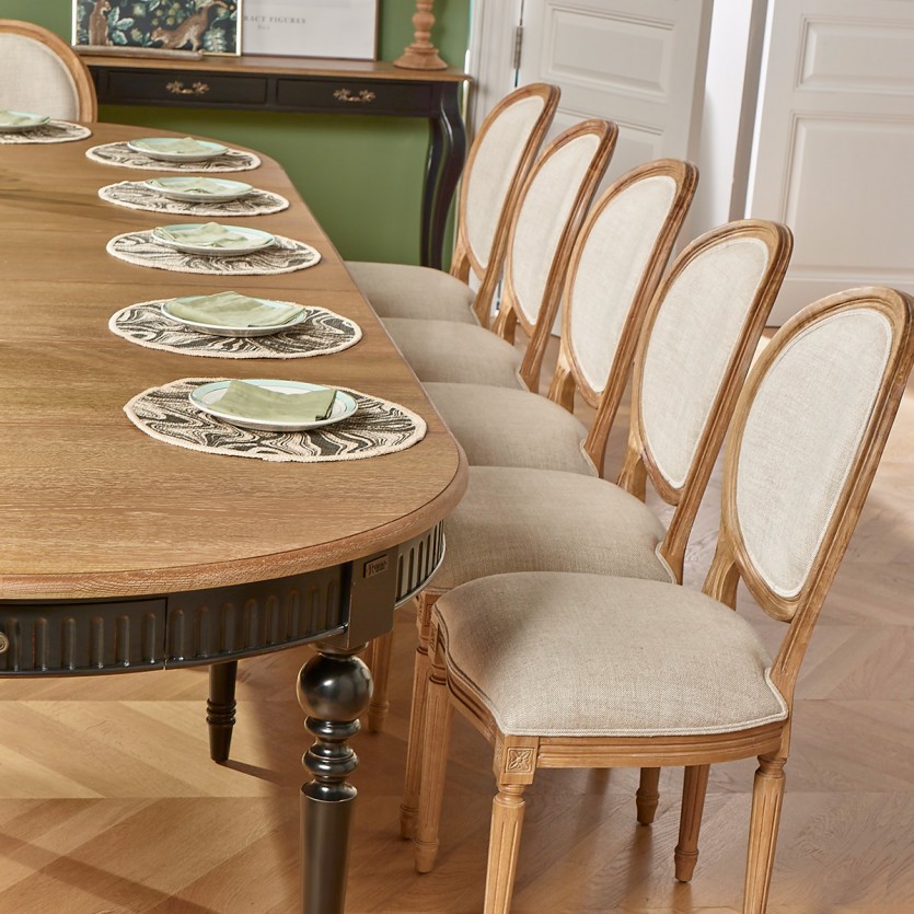 Tavolo da pranzo estensibile AUDE - Stile romantico in rovere, gambe nere, 6/14 coperti