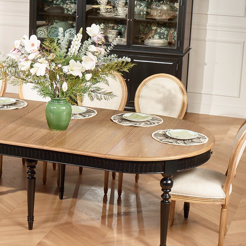 Table à manger extensible AUDE - Style romantique en chêne, pieds noirs, 6/14 couverts