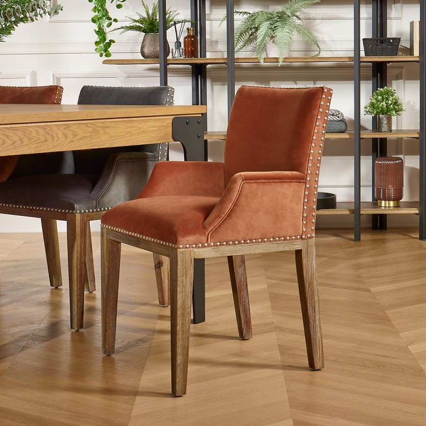 KENZA - Fauteuil de table avec accoudoirs style moderne en bois massif et velours, 1 place