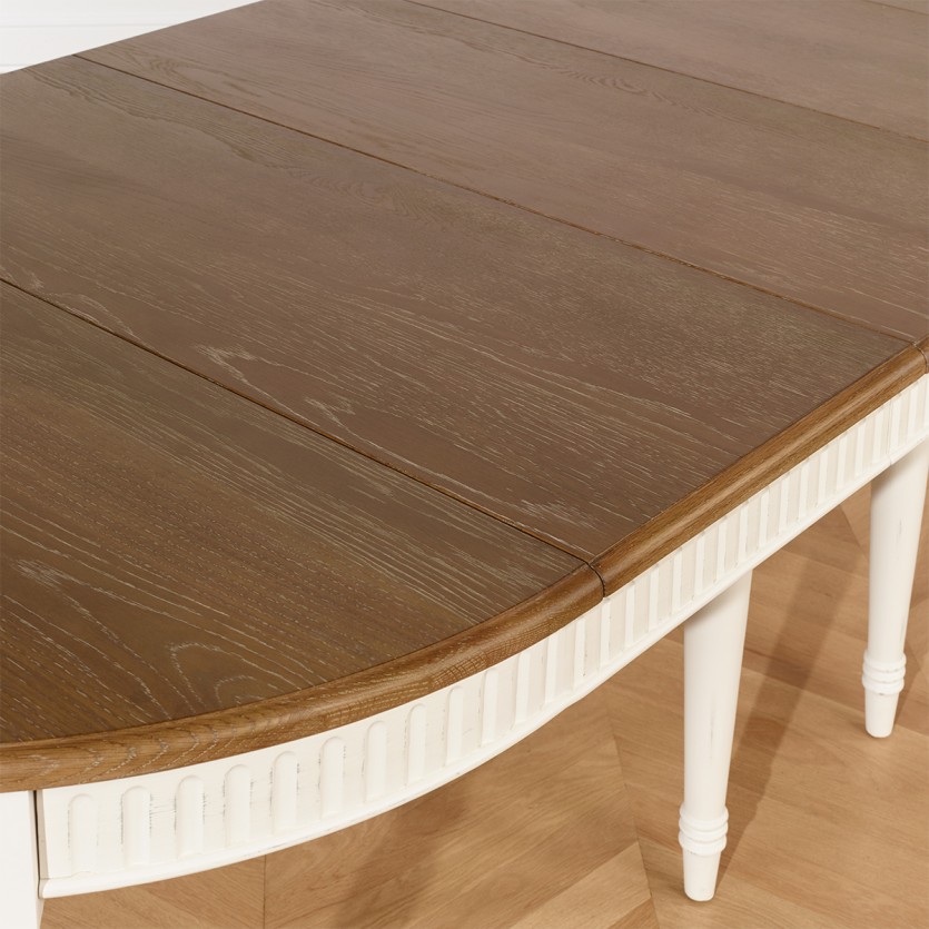 Mesa de comedor extensible AUDE - Estilo shabby chic en roble, patas blancas, 6/14 cubiertos