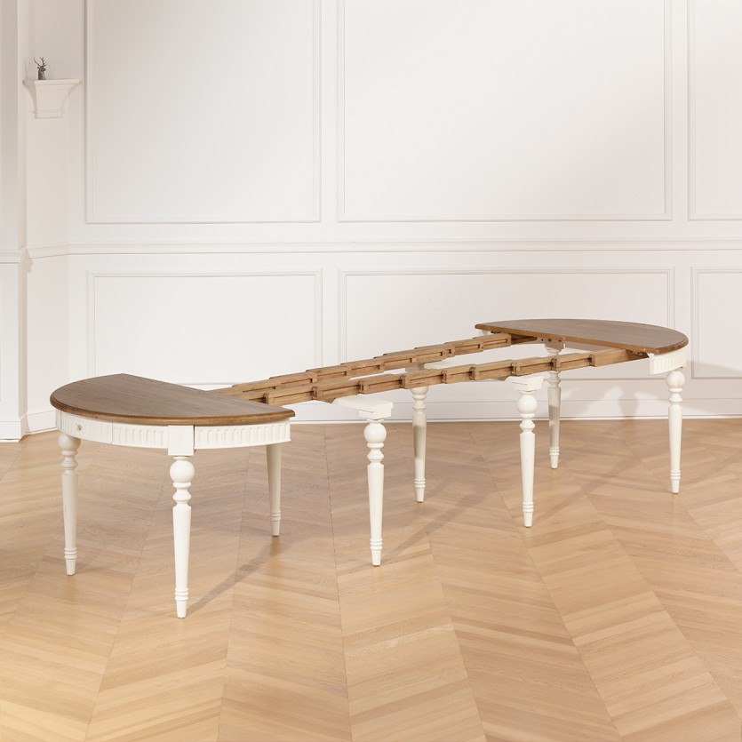 Photo technique table de salle à manger AUDE blanche vue de 3/4, avec détail du système d’extension articulé déplié.