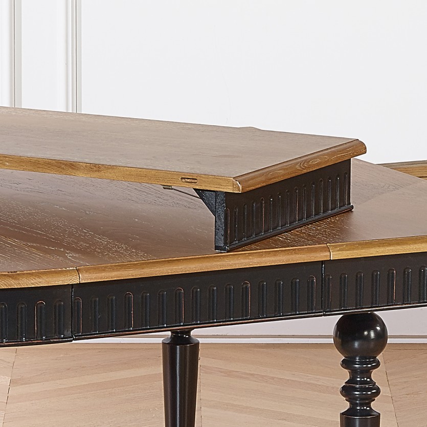 Uitschuifbare eettafel AUDE - Romantische stijl in eiken, zwarte poten, 6/14 personen