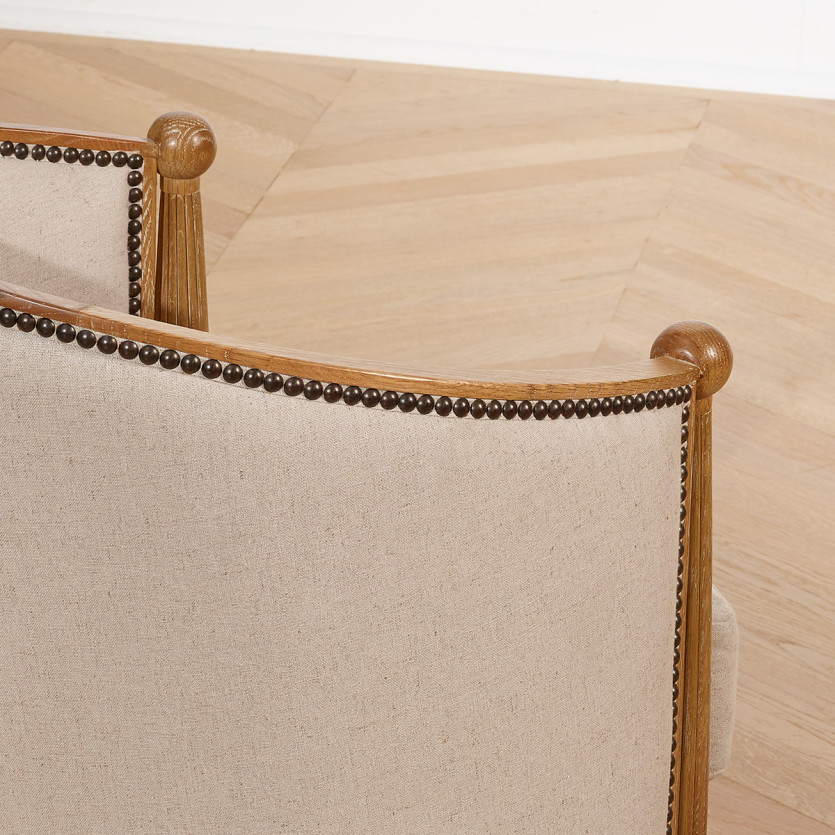 Fauteuil tonneau CAROLE – Style romantique en chêne et lin coton, bois certifié FSC®, 1 place