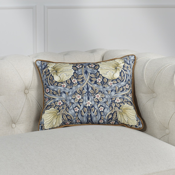 NUIT FLORAL – Almofada retangular estilo shabby chic em veludo com estampas de flores brancas, 44 x 34 cm