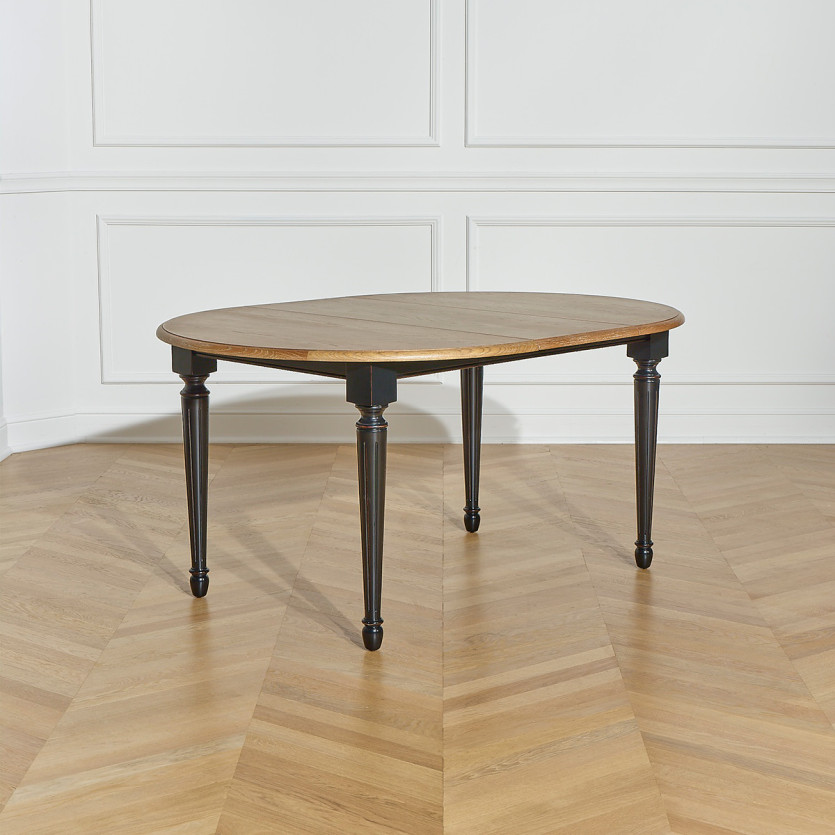 Mesa redonda extensível ARLINGTON - Estilo romântico, tampo em carvalho, 4/6 lugares, madeira certificada FSC®