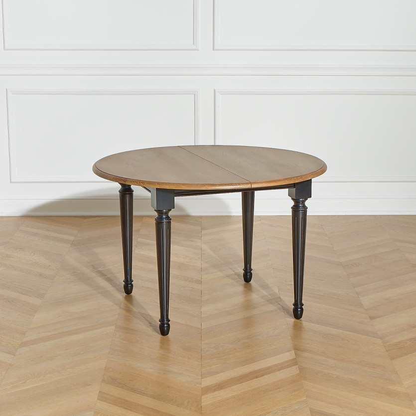 Mesa redonda extensível ARLINGTON - Estilo romântico, tampo em carvalho, 4/6 lugares, madeira certificada FSC®