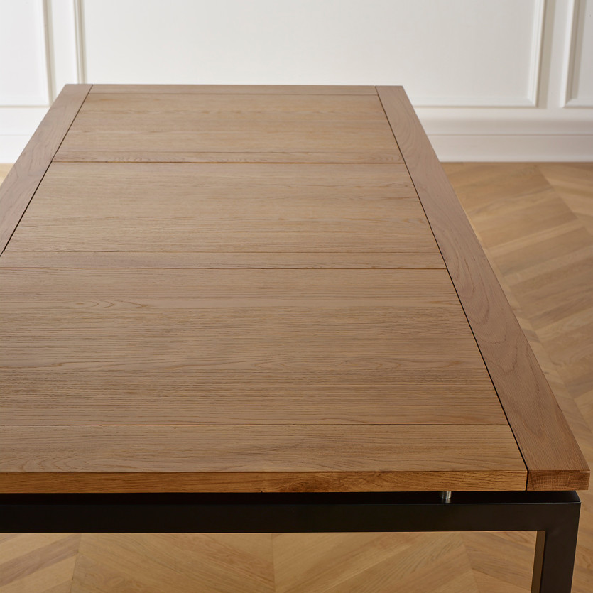 Mesa de comedor AIMIE - Estilo industrial con tablero de roble y patas de metal, 8 plazas, madera certificada FSC®