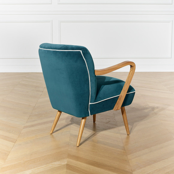 Poltrona SIXTY - Estilo escandinavo, em veludo e madeira maciça, madeira certificada FSC®