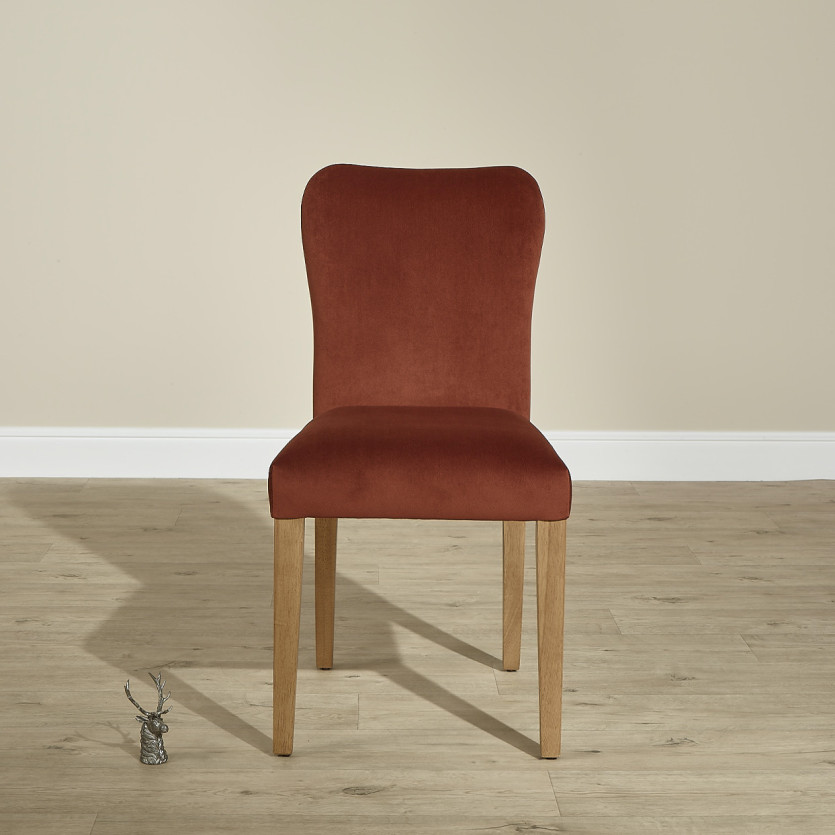 JOËL - Sillas contemporáneas de madera maciza y terciopelo claveteado, lote de 2, madera certificada FSC®