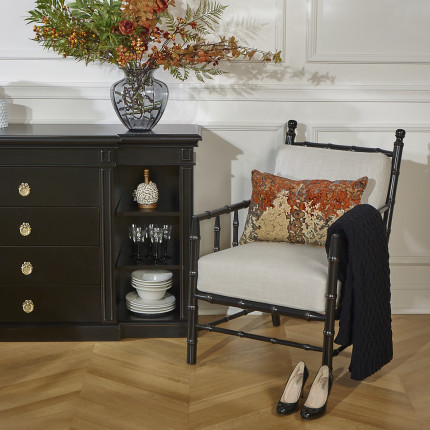 CATHERINE - Fauteuil style colonial en bois laqué noir et tissu beige, 1 place