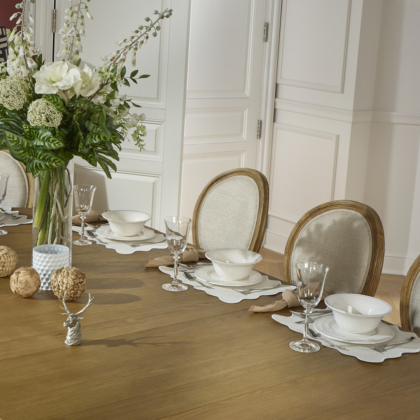 JADE – Extendable table in shabby chic style, oak top, seats 16 guests