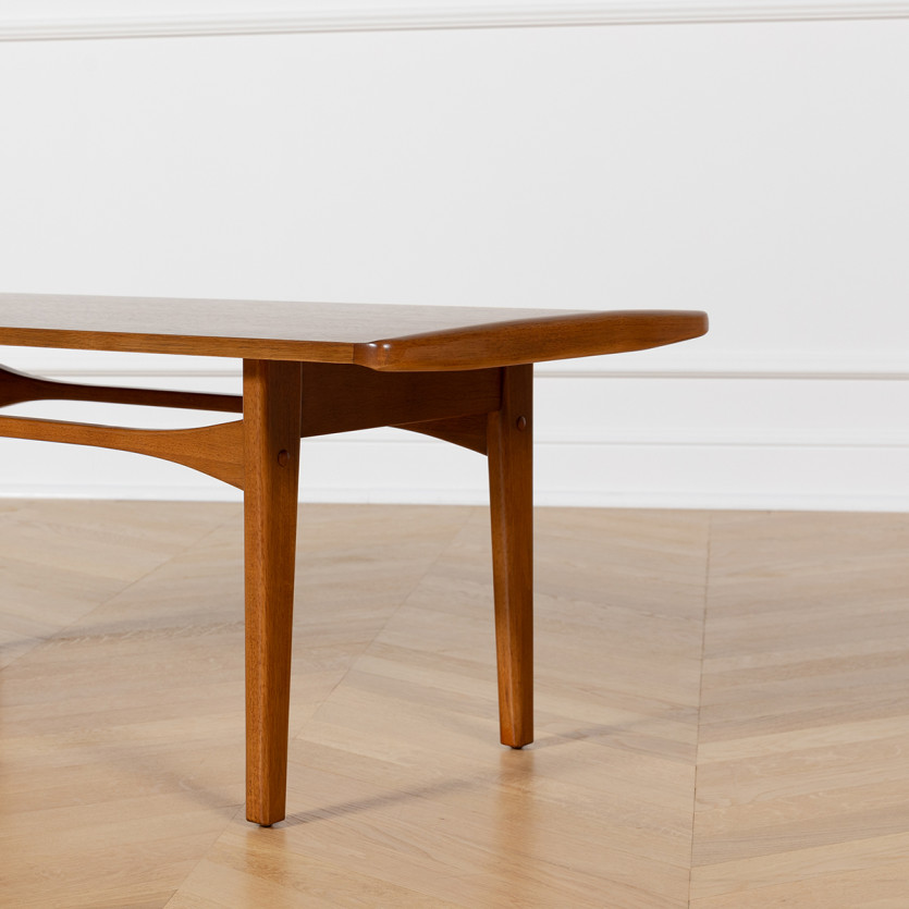 DALHIA – Nordischer Couchtisch aus Massivholz, Nussbaum-Finish