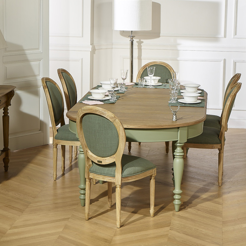 Juego de 2 sillas MEDAILLON SAUGE - Estilo Luis XV en tela verde salvia y madera maciza.