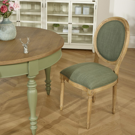 MEDAGLIONE SALVIA - Set di 2 sedie stile Luigi XV in tessuto verde salvia e rovere massiccio