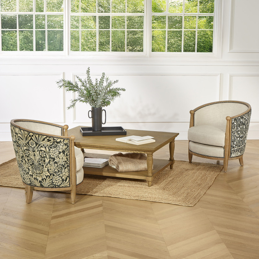 CAROLE VERONE - Fauteuil tonneau style shabby chic en chêne, lin et tissu fleuri noir et jaune, 1 place