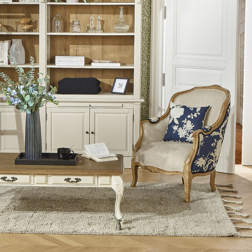 VICTOR TEA HOUSE - Fauteuil bergère style shabby chic en bois massif et tissu fleuri bleu nuit, 1 place