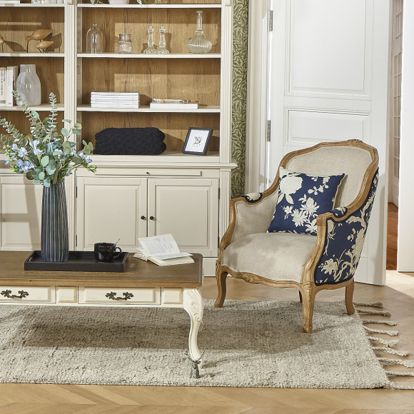 Fauteuil bergère VICTOR TEA HOUSE -  Style shabby chic en bois massif et tissu fleuri bleu nuit, 1 place