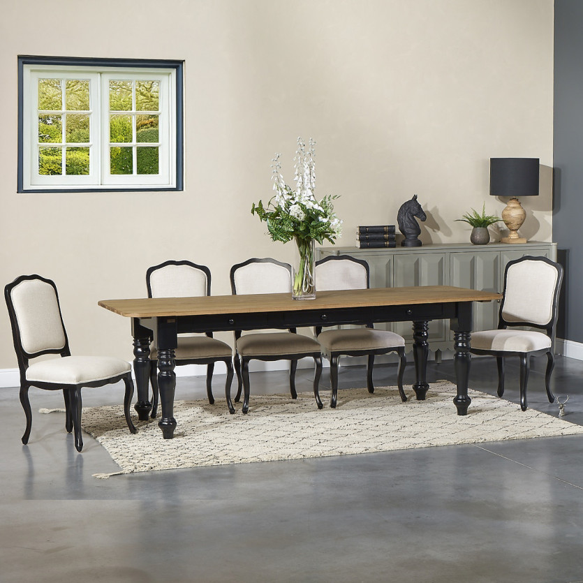 Mesa de comedor ALEXIS - Estilo chalet en madera maciza, patas negras, 8 plazas