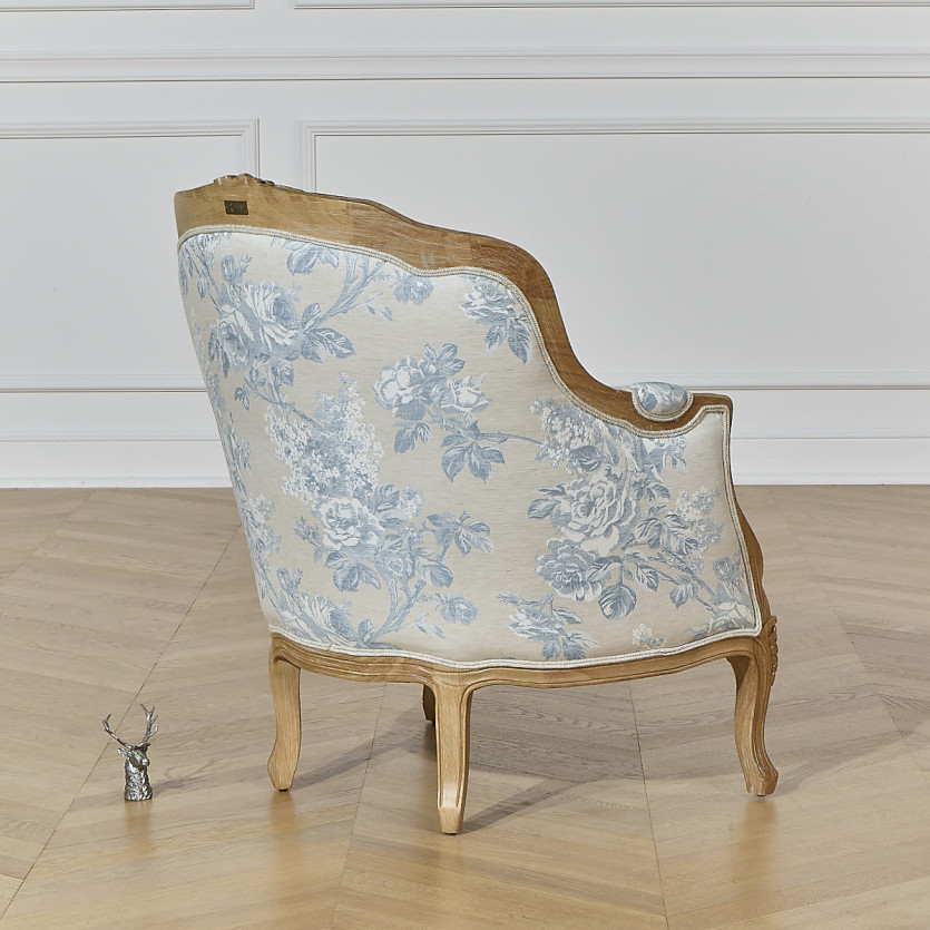 VICTOR JACQUARD - Fauteuil bergère style campagne chic en bois massif et tissu lin fleuri bleu ciel, 1 place