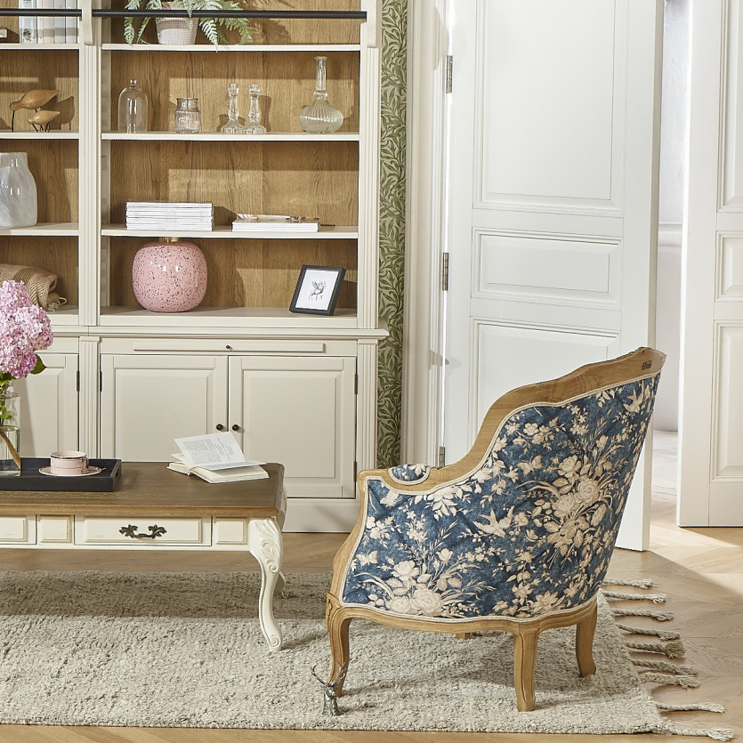 VICTOR 7 SISTERS - Fauteuil Bergère style romantique en bois massif, lin et tissu fleuri bleu et blanc, 1 place