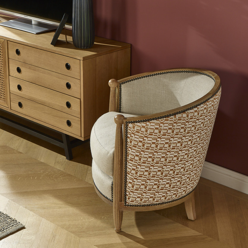 CAROLE COGNAC - Vintage-style barrel armchair in oak, linen and geometric fabric, 1 seat