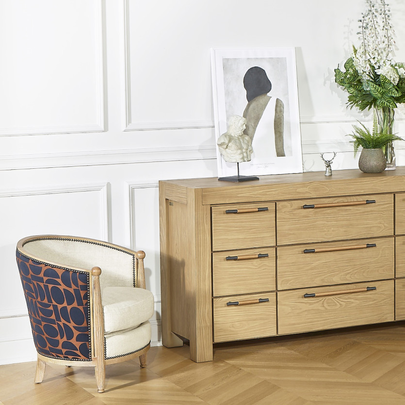 CAROLE FJORD Fassstuhl - Vintage-Stil aus Eiche, Leinen und grafischem Stoff, 1-Sitzer