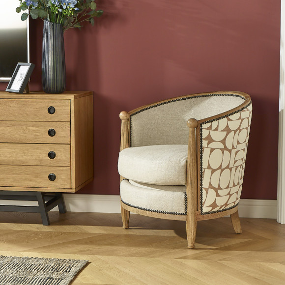 CAROLE NORTH Barrel Chair - Vintage style in oak, linen, and graphic fabric, 1 seat