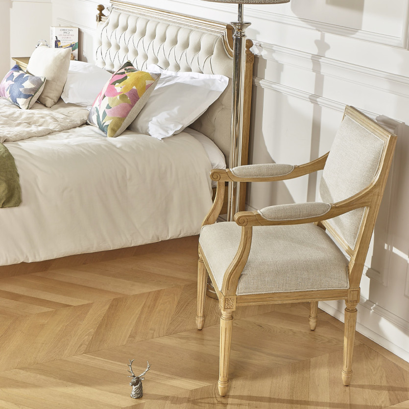Fauteuil de table ASTRID - Style classique en bois massif et lin premium, 1 place