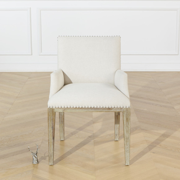 KENZA - Sillón de comedor de estilo moderno en madera maciza y lino tachonado, 1 plaza