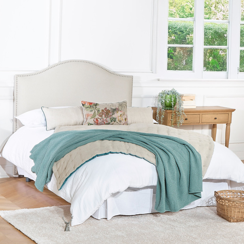 APOLLINAIRE Headboard – Romantic style, in linen and cotton, nailhead trim