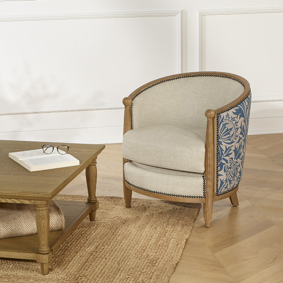 CAROLE ALASSIO - Sillón barril de estilo romántico en roble, lino y tela floreada en crudo y azul, 1 plaza