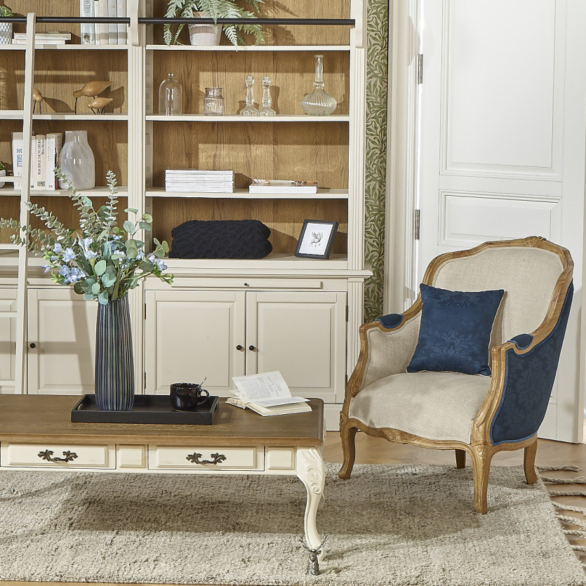 VICTOR NUIT DE CHINE – Bergère-Sessel im romantischen Stil aus blauem Blumenstoff und Massivholz, 1-Sitzer