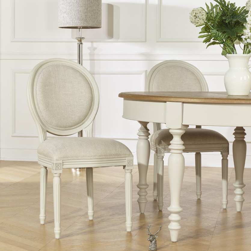 Set di 2 sedie MEDAILLON - Stile shabby chic in legno massiccio patinato avorio e lino premium