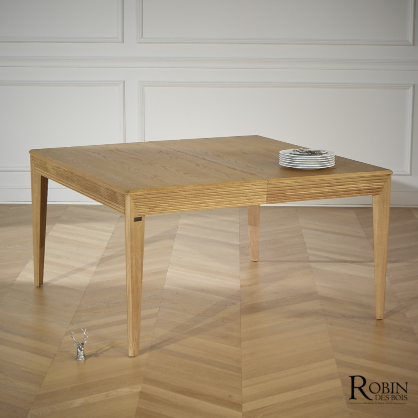 Table carrée TAYLOR - Style moderne en chêne, 8 couverts
