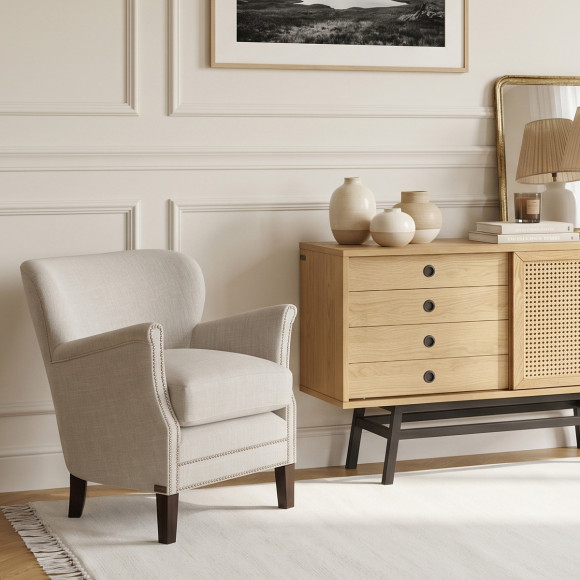 MAX - Poltrona club com tachas em estilo moderno, em tecido anti-fogo e madeira maciça, 1 lugar