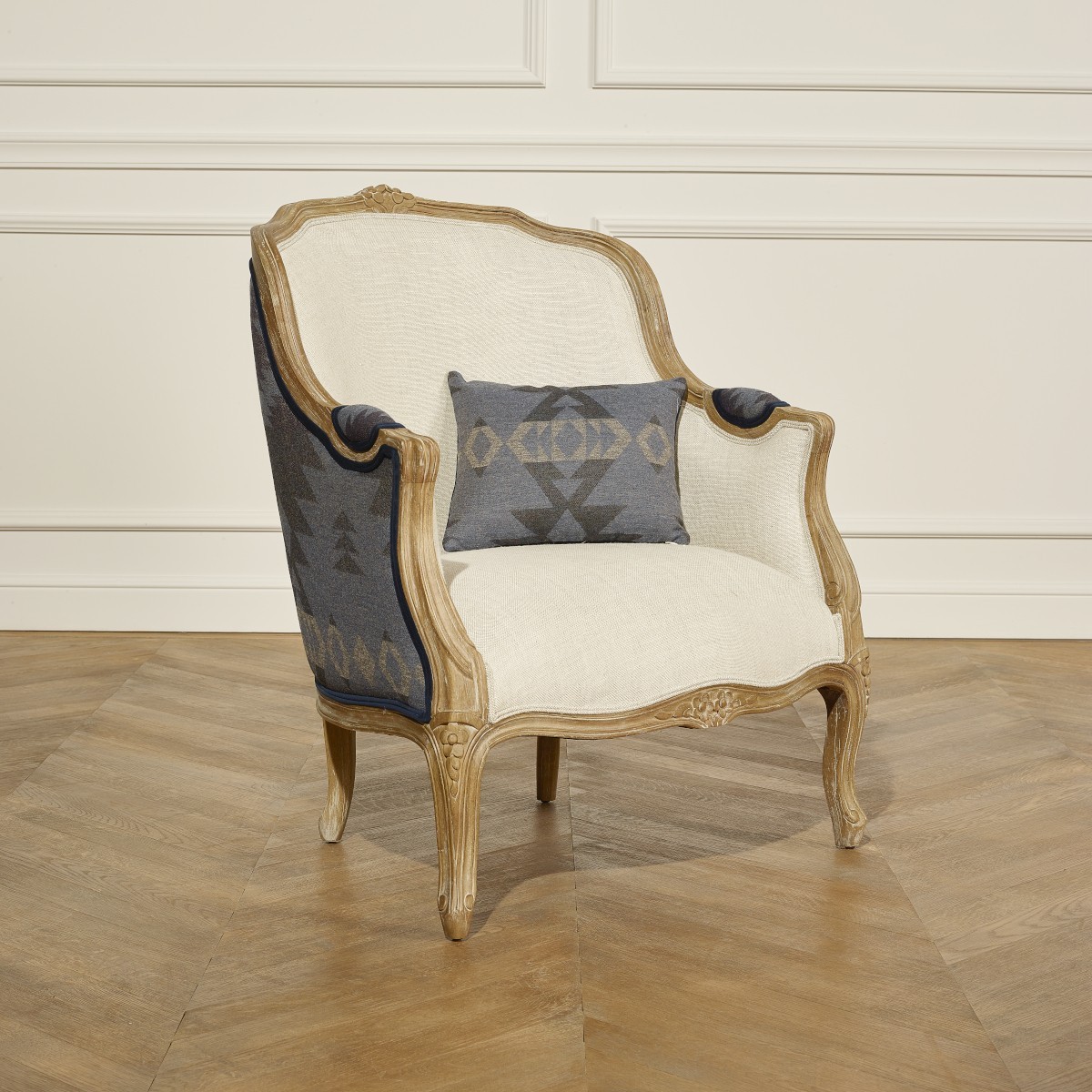 Bergère Fauteuil Style Louis XV – Velours Rose – Bois Sculpté – Occasion