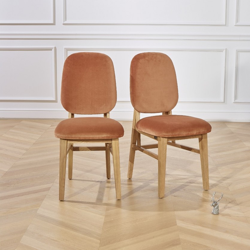 Chaises en chêne et velours caramel