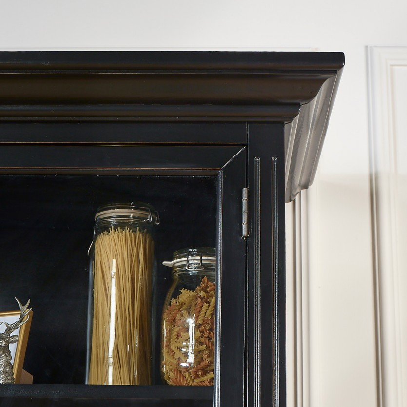 KENNETH - Romantic style painted wood showcase, 2 doors