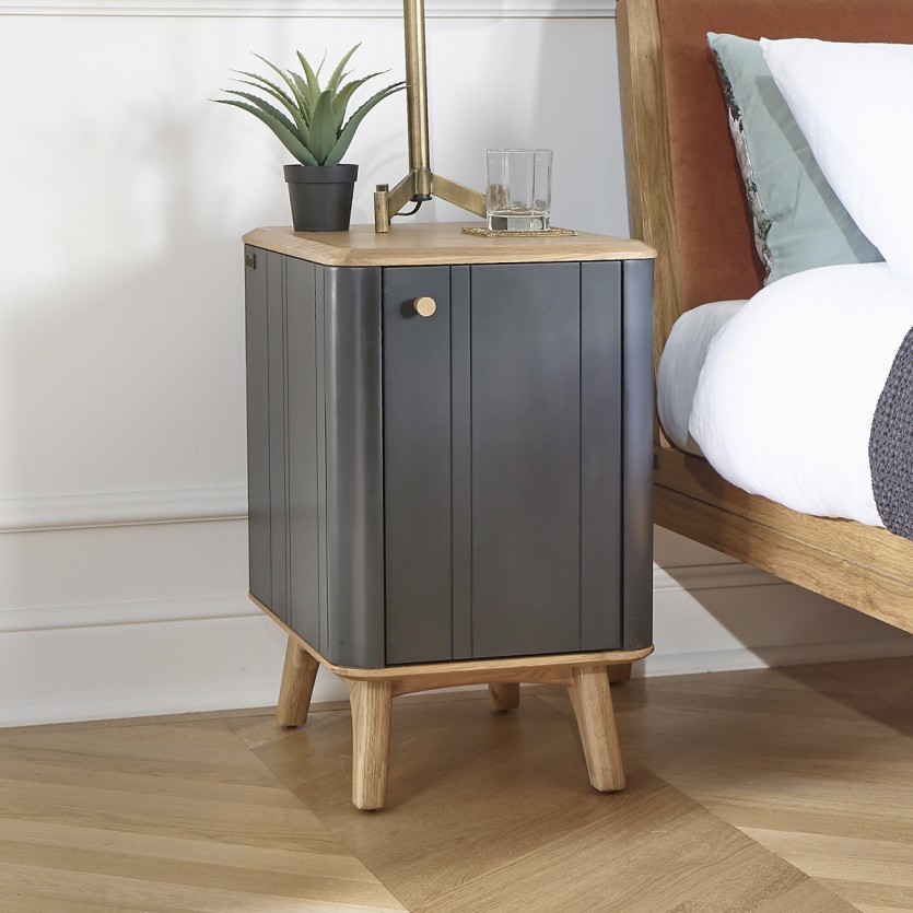 KYOTO - Table de chevet style moderne en chêne, 1 porte, 1 étagère