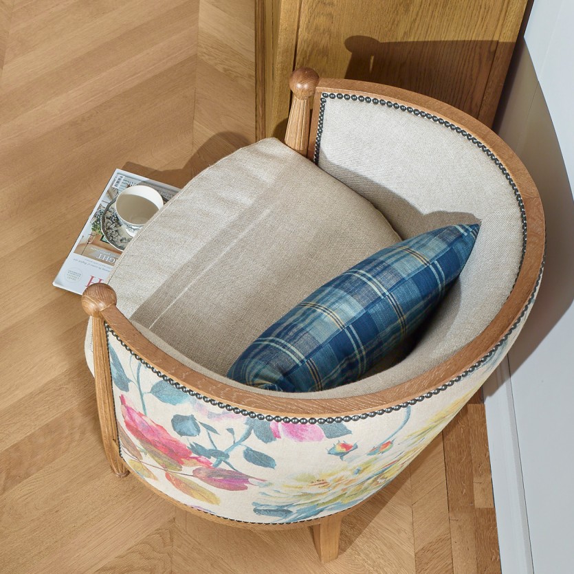 CAROLE ROSE SAUVAGE - Fauteuil tonneau style romantique en bois, lin premium et tissu fleuri, 1 place
