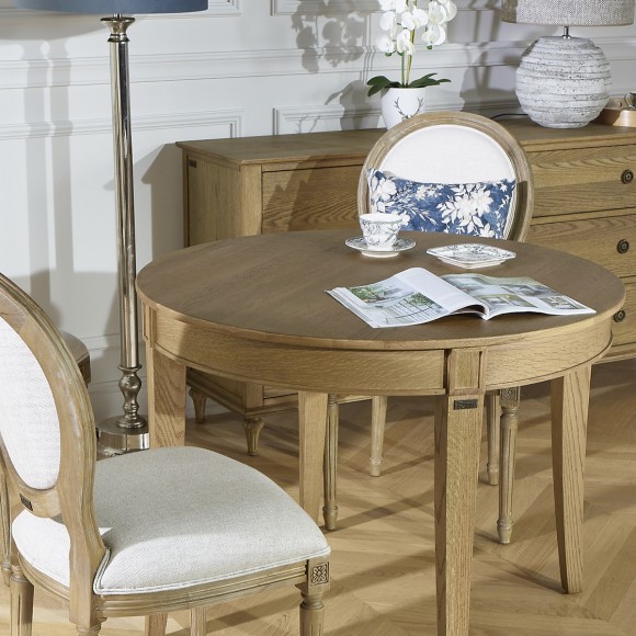 HAUSSMANN - Table ronde salle à manger style romantique en chêne, 4 couverts