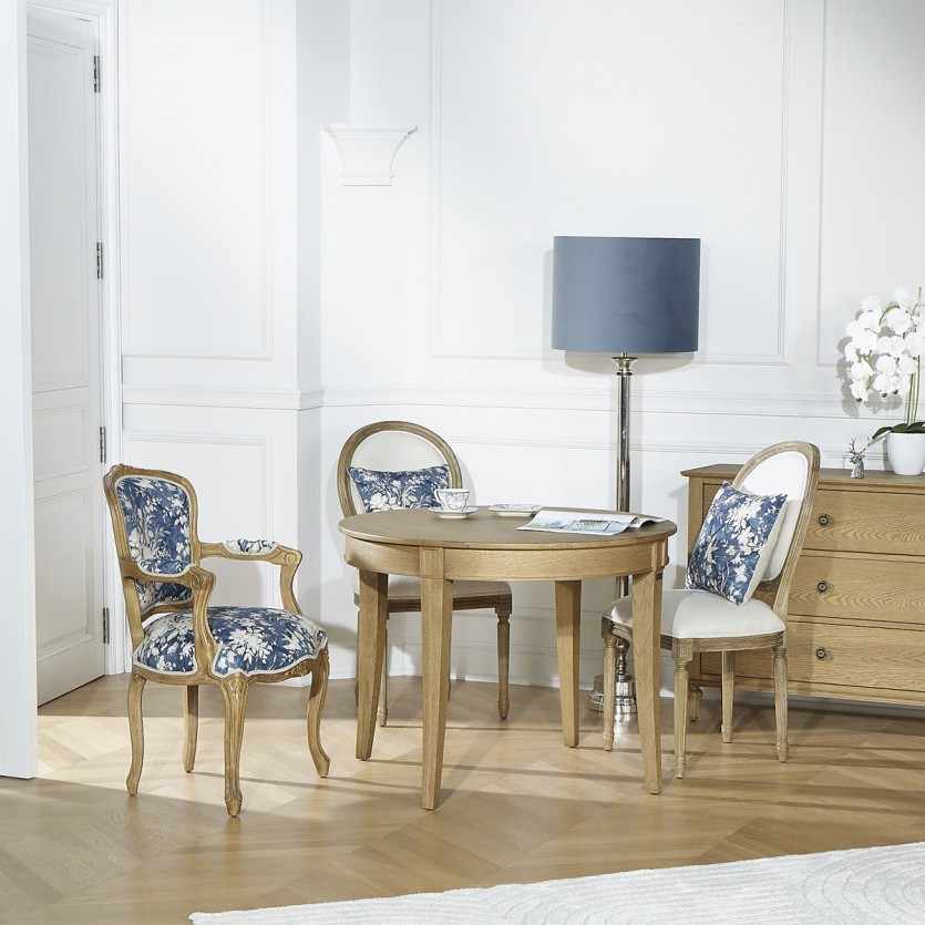 Esstisch HAUSSMANN - Romantischer Stil aus Eiche, 4 Gedecke