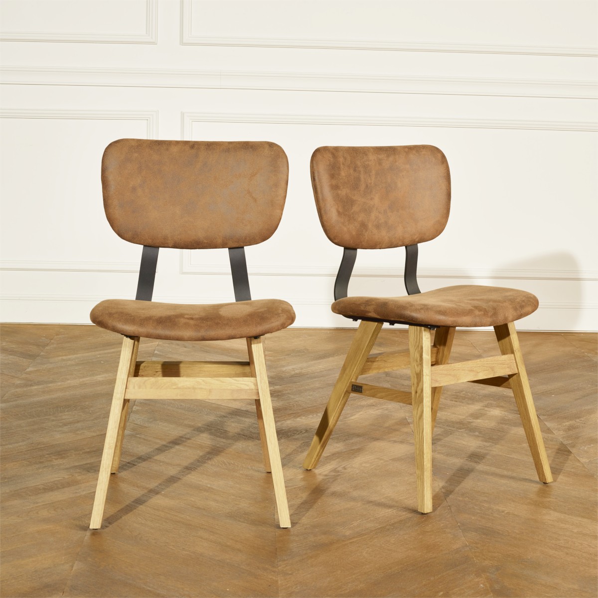 chaises-en-chêne-pieds-fuseau-et-métal-dan-le-lot-de-2-soit-237-euros-la-chaise