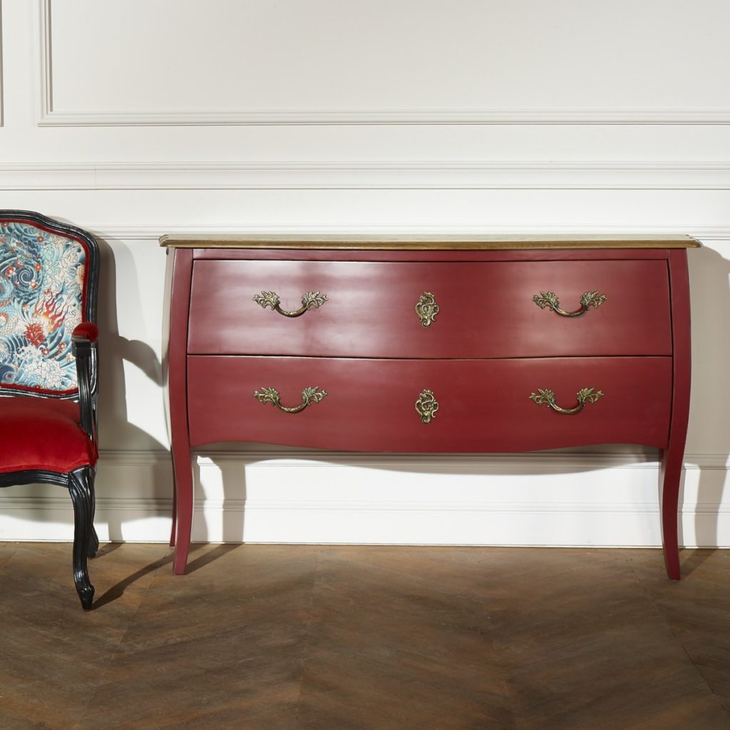 commode de style laquée satinée rouge