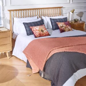 edward-lit-a-barreaux-140x200